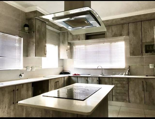 10 BEDROOM PROPERTY TO RENT IN AMANDASIG